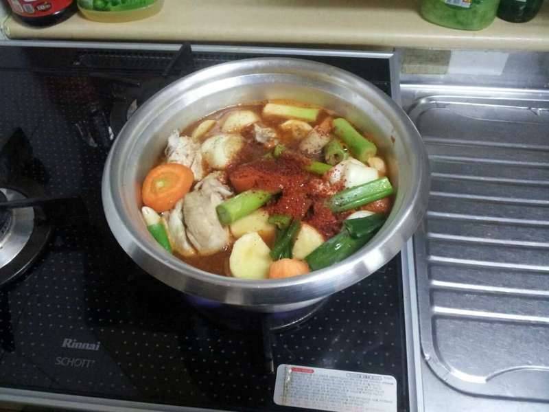 낮술 안주 제작중 (커뮤니티 - 자유게시판)