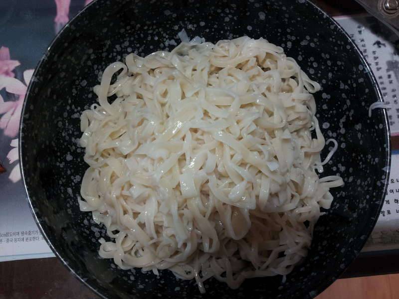 김치 말이 냉 칼국수 (커뮤니티 - 자유게시판)