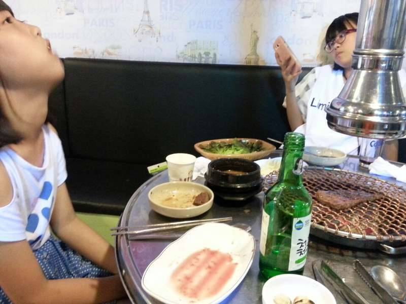 차안에서 폰 밧데리를 충전하며 (커뮤니티 - 자유게시판)