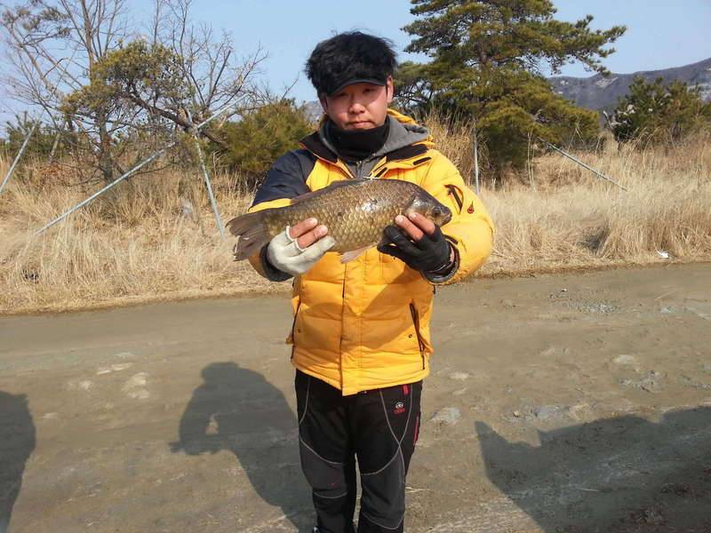 4짜 잡고도 기쁘지 않는 이유 (커뮤니티 - 자유게시판)