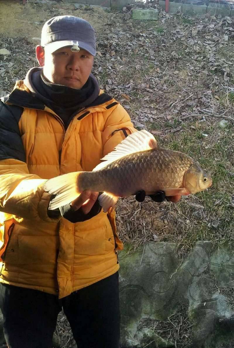 4짜 잡고도 기쁘지 않는 이유 (커뮤니티 - 자유게시판)