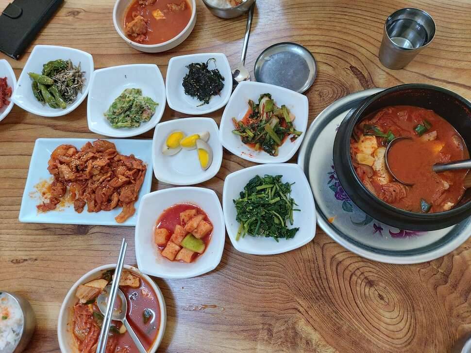 초대는 제가 했는데 (커뮤니티 - 자유게시판)