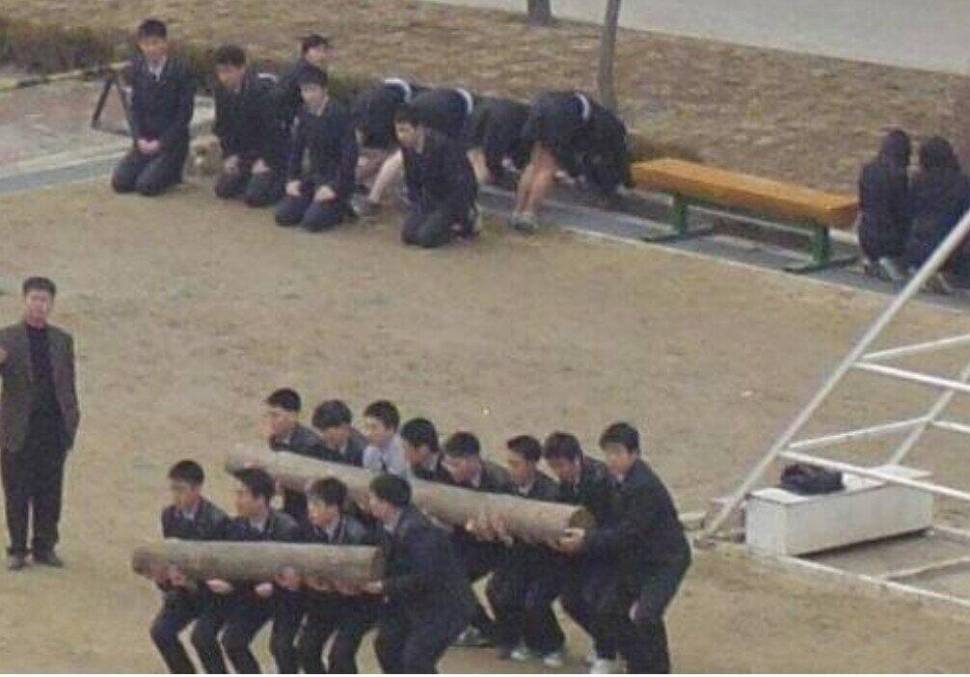 학교체벌 레전드 (커뮤니티 - 자유게시판)