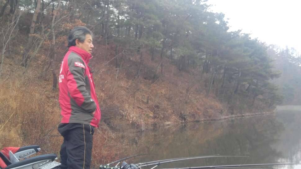 대결에 반칙대마왕 전역 신고 합니다 (커뮤니티 - 자유게시판)