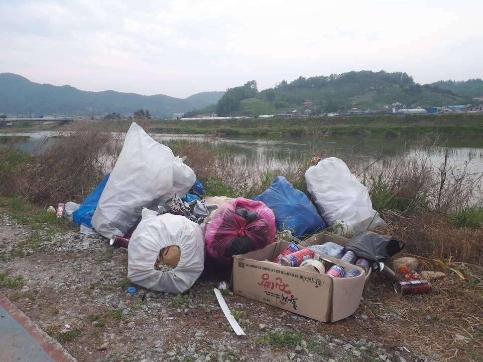 괴산보 쓰레기 (커뮤니티 - 자유게시판)