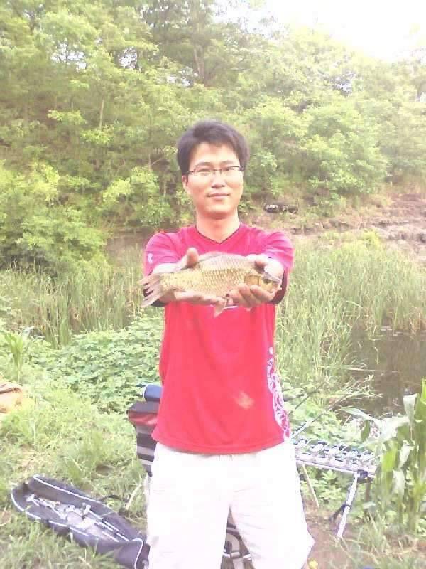 친구집앞150평정도의 둠벙에서 낚시를군위군 하곡리오하지 가기전 동네 안에 소재 (조황조행기 - 화보조행기)
