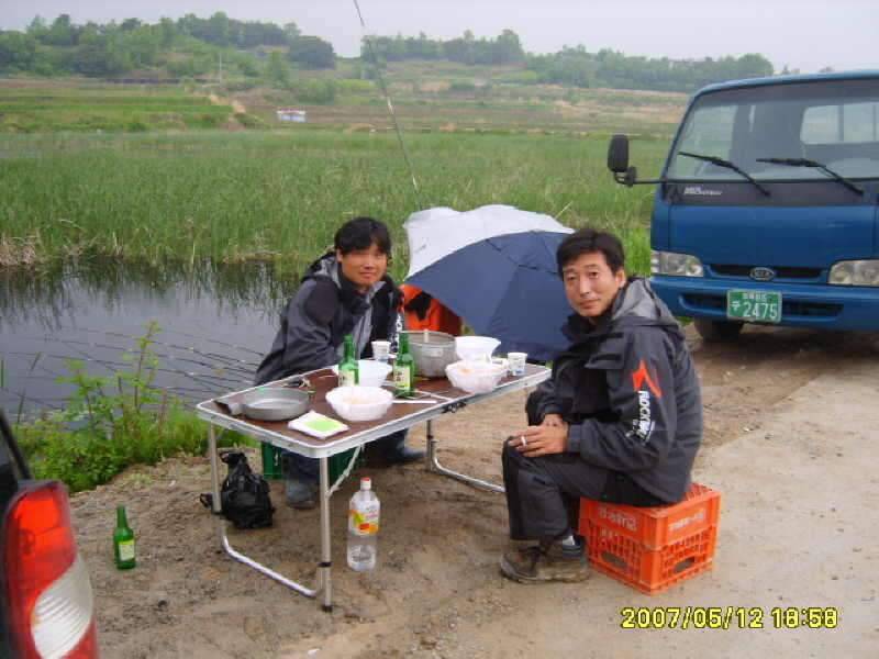 동반의 낚여정 의성 산정지에서 (조황조행기 - 화보조행기)