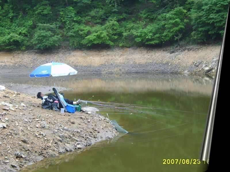 동반의 낚여정 상주 공성면 영오리 계곡지에서 (조황조행기 - 화보조행기)