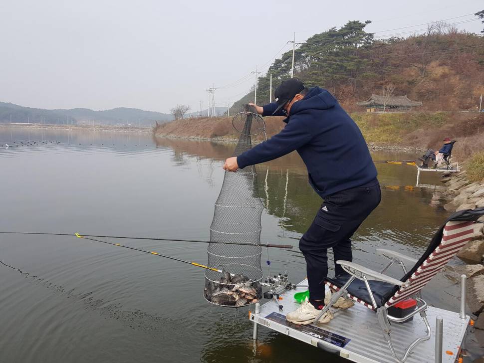 풍림화산의 물가여행 91 홍성호 출조 이야기 동절기인지 산란기인지 원날씨가 미침 (조황조행기 - 화보조행기)