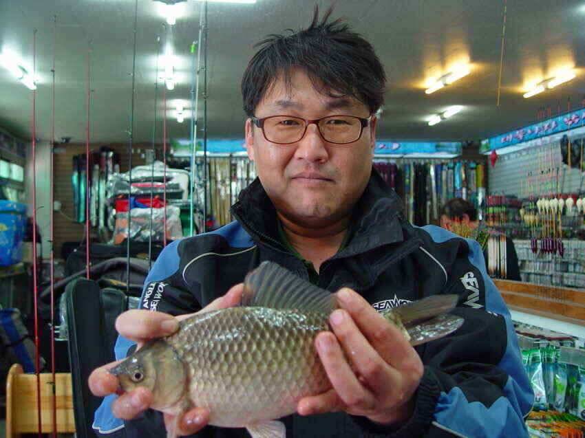 예쁜아담한월척을소개합니다요 (조황조행기 - 낚시점조황)