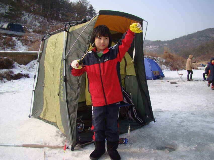 군위권가족단위의빙어낚시장소내의지…에서 주말여행을 (조황조행기 - 낚시점조황)