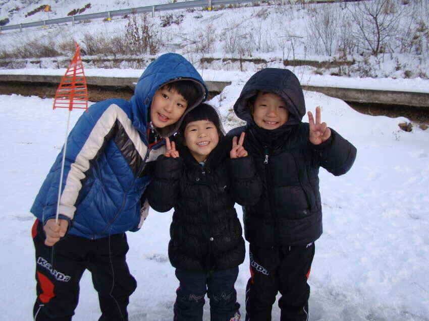 오늘군위내의지어의지빙어낚시붕어얼음낚시도가능합니다2틀동안내린비로는빙질 끄떡없이 두껍습니다 (조황조행기 - 낚시점조황)