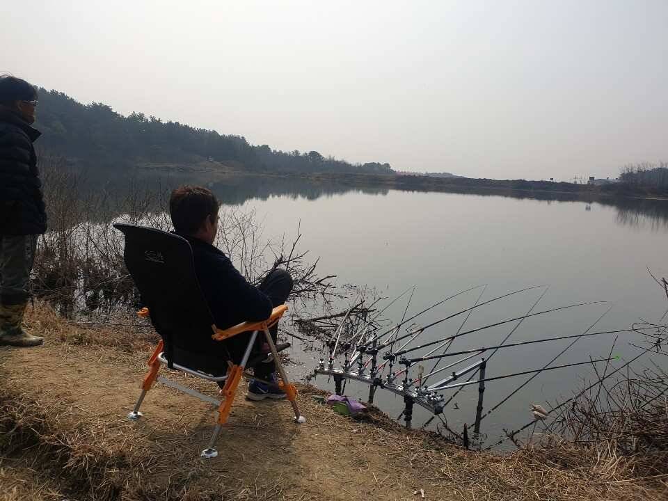 봄이찾아 오듯 붕어소식도 들려 옵니다 (조황조행기 - 낚시점조황)
