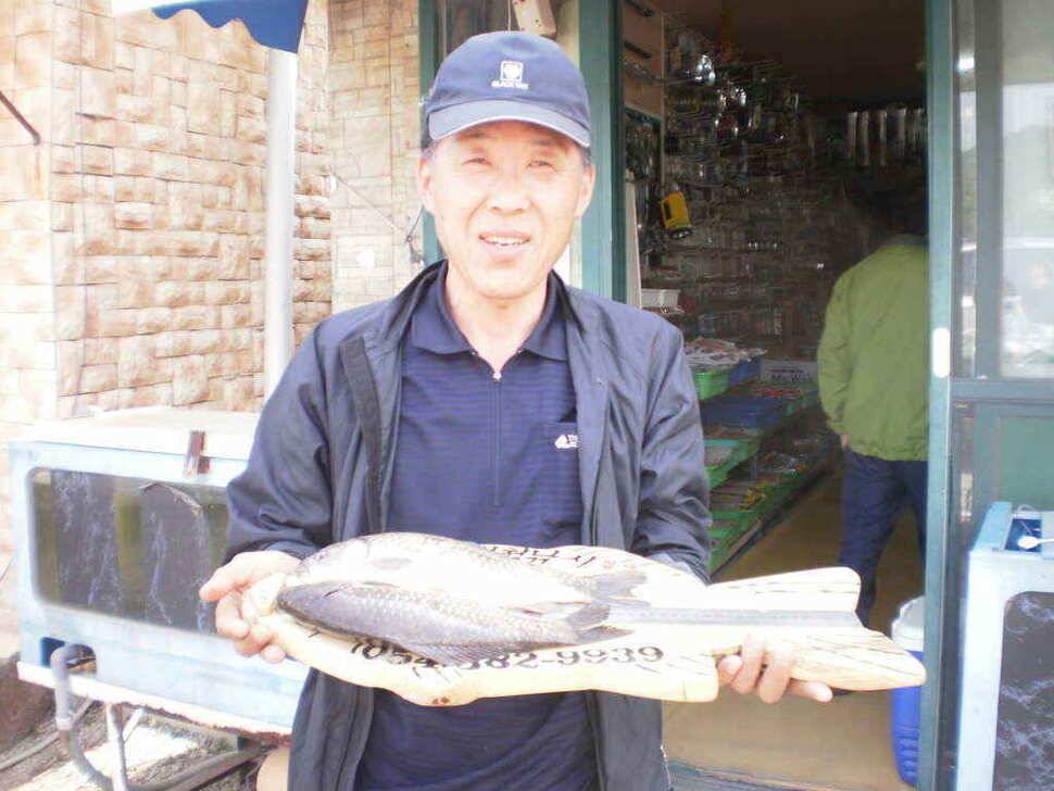 황꽝님께서 낚은월척35cm32cm붕어 (조황조행기 - 낚시점조황)
