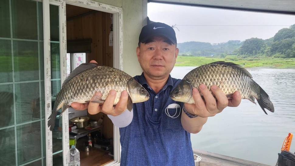 제일4짜허리급월척문골4짜 (조황조행기 - 낚시점조황)
