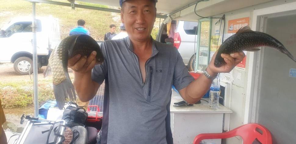 청풍호좌대 짱가네 4짜김기호 허리급 (조황조행기 - 낚시점조황)