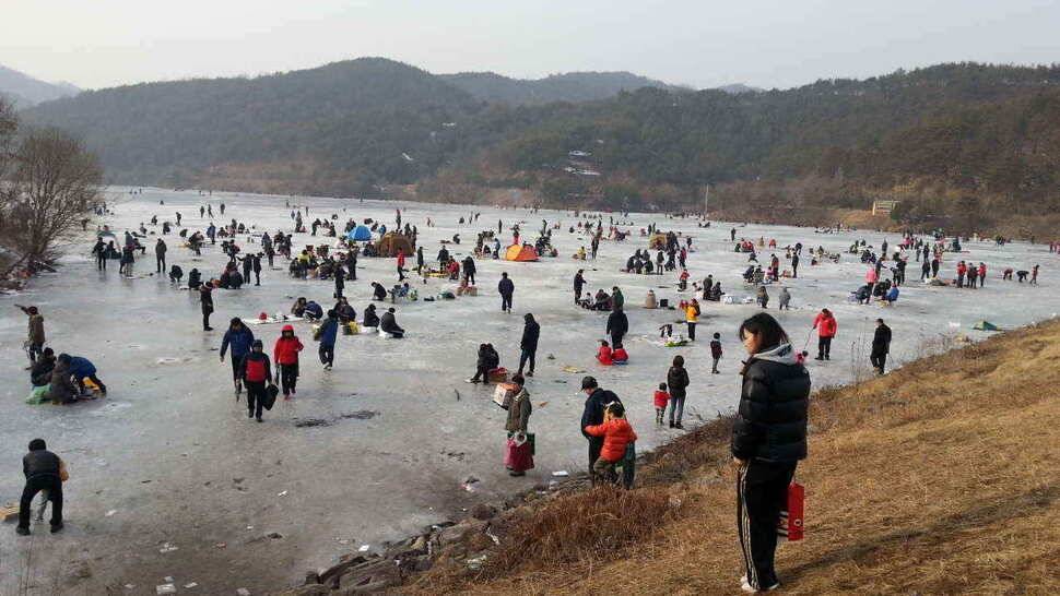 주말 빙어낚시 비가 오지만 얼음은 이상없습니다 (조황조행기 - 낚시점조황)