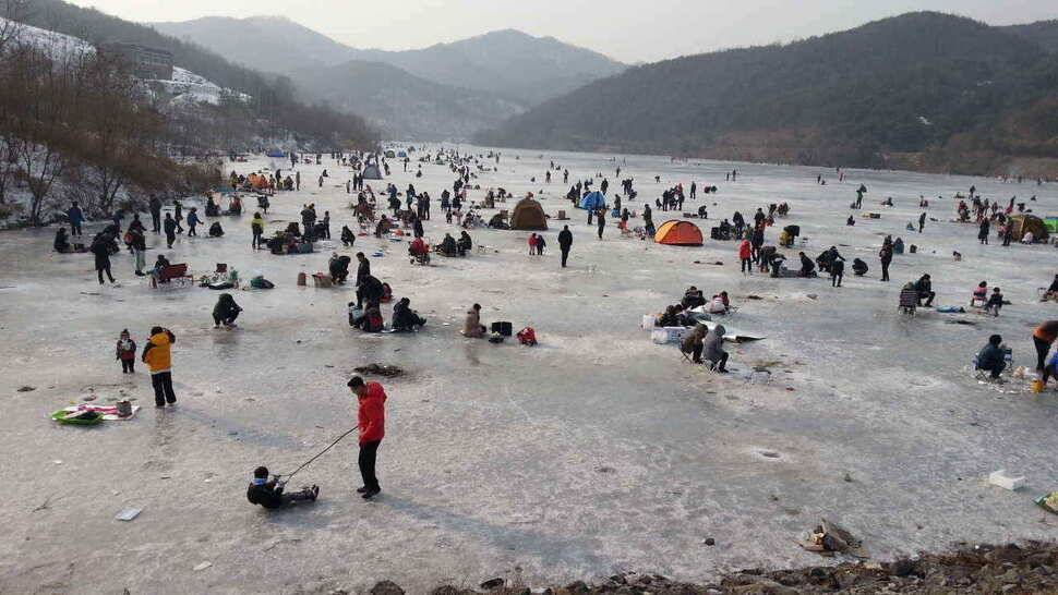 주말 빙어낚시 비가 오지만 얼음은 이상없습니다 (조황조행기 - 낚시점조황)