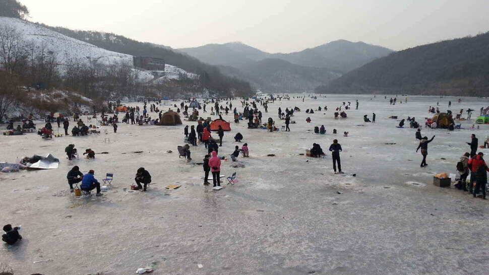 주말 빙어낚시 비가 오지만 얼음은 이상없습니다 (조황조행기 - 낚시점조황)
