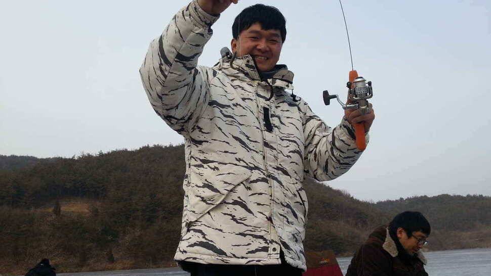 주말 빙어낚시 비가 오지만 얼음은 이상없습니다 (조황조행기 - 낚시점조황)