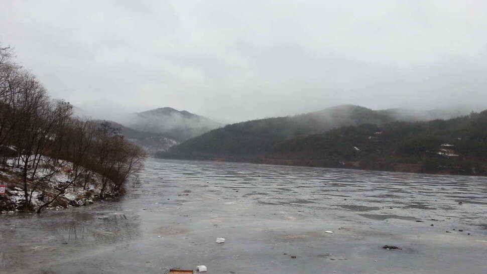 주말 빙어낚시 비가 오지만 얼음은 이상없습니다 (조황조행기 - 낚시점조황)