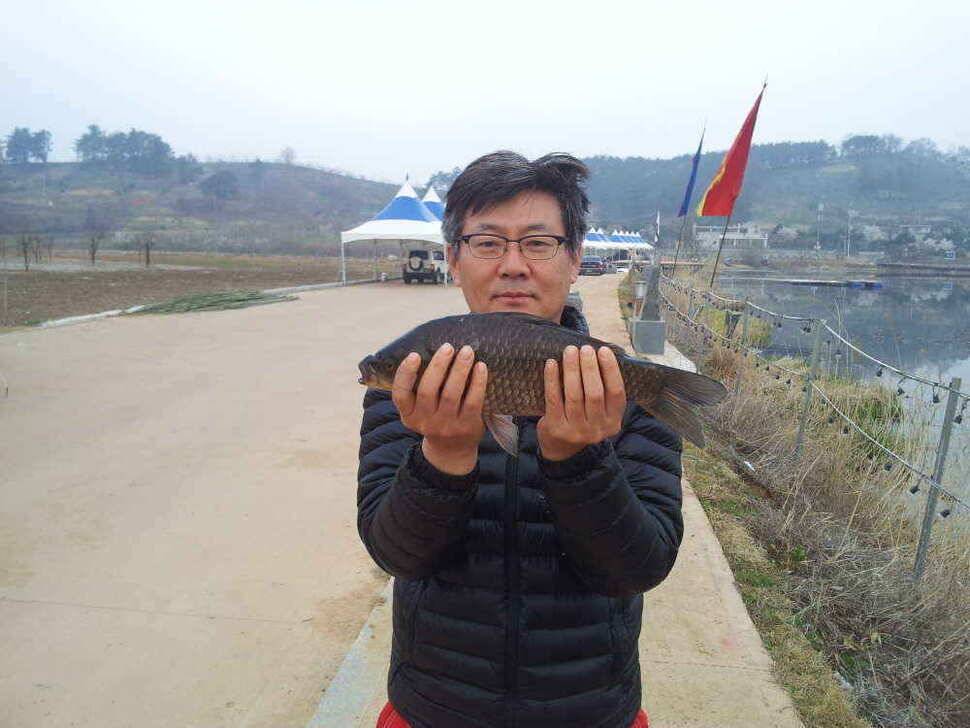 청도권 4자 4마리 37 월척 조황입니다 (조황조행기 - 낚시점조황)