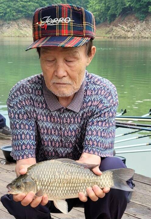 청풍신리낚시터 허리급 조황입니다 (조황조행기 - 충주호조황속보)