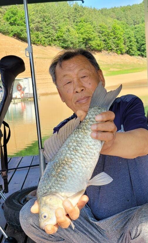 청풍신리낚시터 425cm 조황입니다 (조황조행기 - 충주호조황속보)