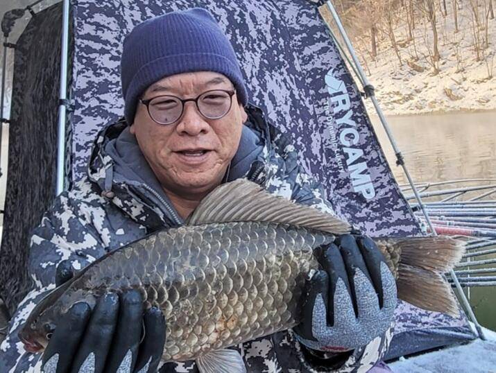 청풍신리낚시터 41cm외 허리급입니다 (조황조행기 - 충주호조황속보)