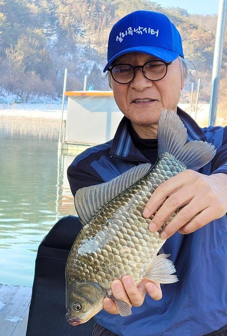 실리곡낚시터 4짜외 허리급입니다 (조황조행기 - 충주호조황속보)
