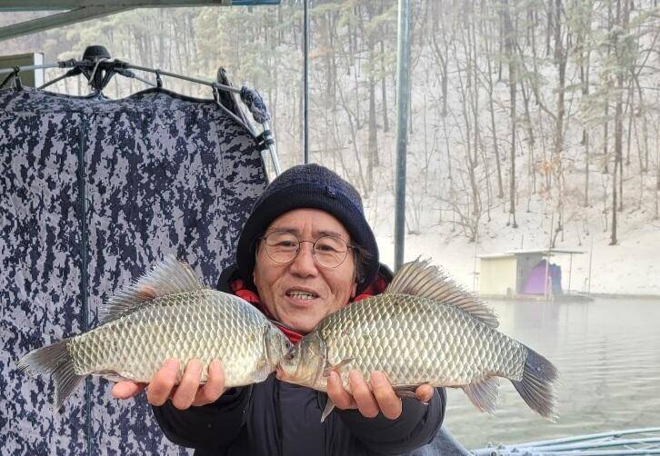 청풍신리낚시터 41cm외 허리급입니다 (조황조행기 - 충주호조황속보)