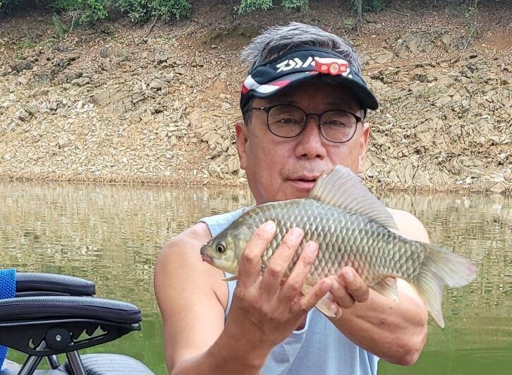 청풍신리낚시터 4짜외 허리급입니다 (조황조행기 - 충주호조황속보)