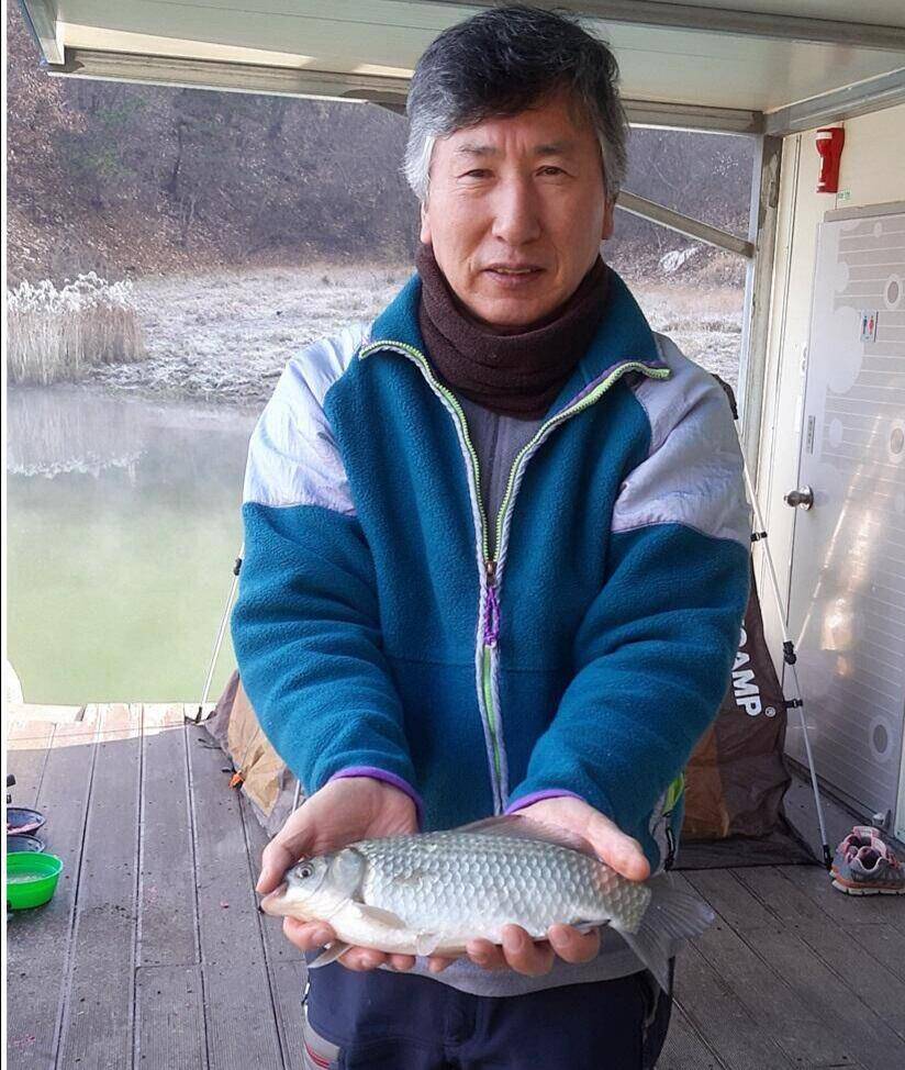 청풍신리낚시터 4짜 조황입니다 (조황조행기 - 충주호조황속보)