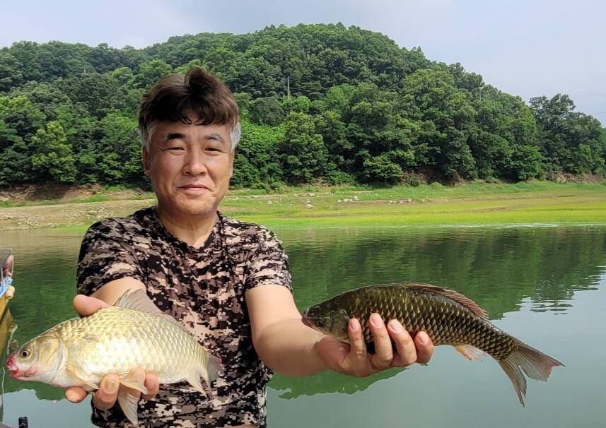 청풍신리낚시터 허리급조황입니다 (조황조행기 - 충주호조황속보)