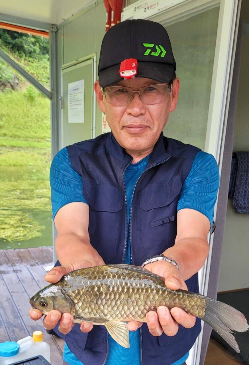 청풍 실리곡낚시터 41cm외 허리급 조황입니다 (조황조행기 - 충주호조황속보)
