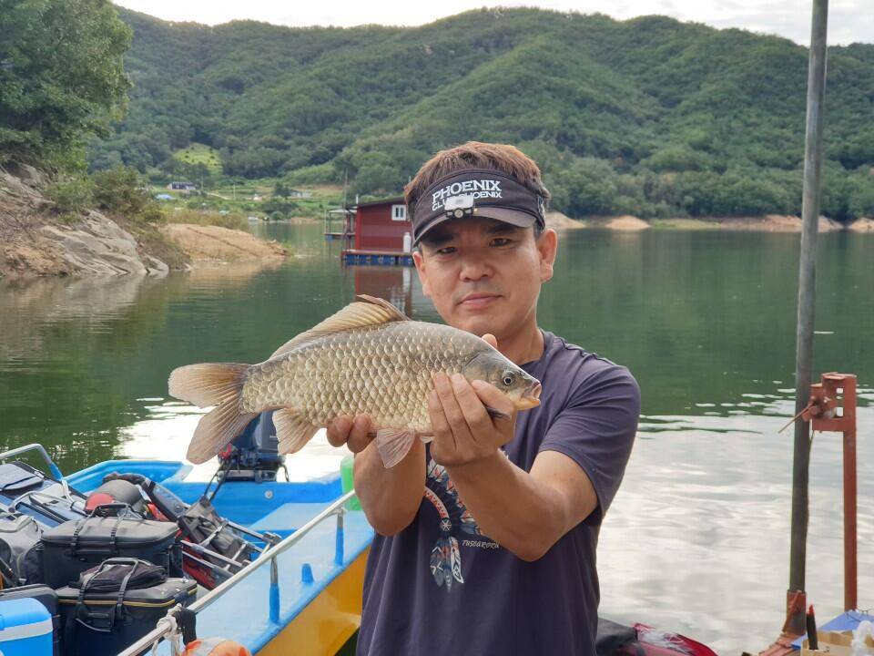 솔낚시터 4짜 조황소식 입니다 (조황조행기 - 충주호조황속보)