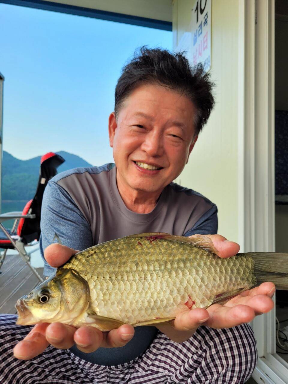 실리곡낚시터 43cm 대물 조황입니다 (조황조행기 - 충주호조황속보)
