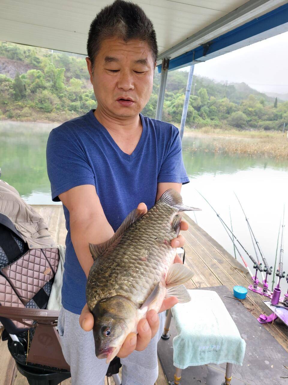 실리곡낚시터 43cm 대물 조황입니다 (조황조행기 - 충주호조황속보)