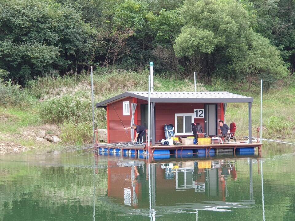 솔낚시터 4짜 조황소식 입니다 (조황조행기 - 충주호조황속보)