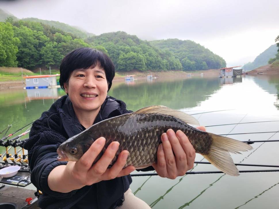 청풍 실리곡낚시터 43cm 대물입니다 (조황조행기 - 충주호조황속보)