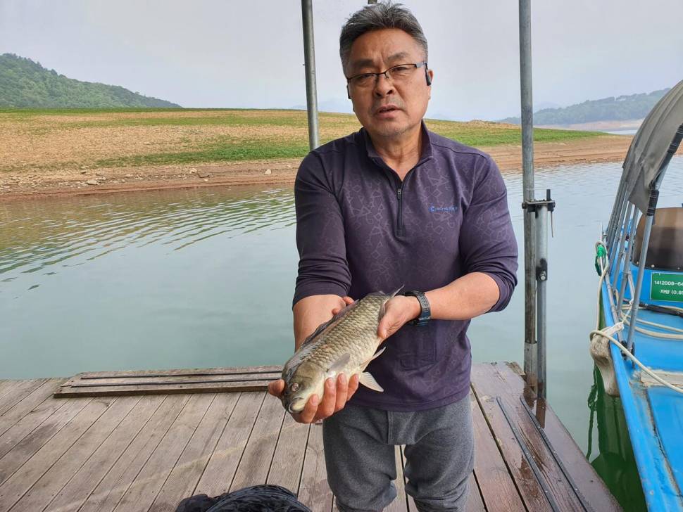 대물과 함께 하는곳 용곡 김기호 낙시터 사짜 조황입니다 (조황조행기 - 충주호조황속보)