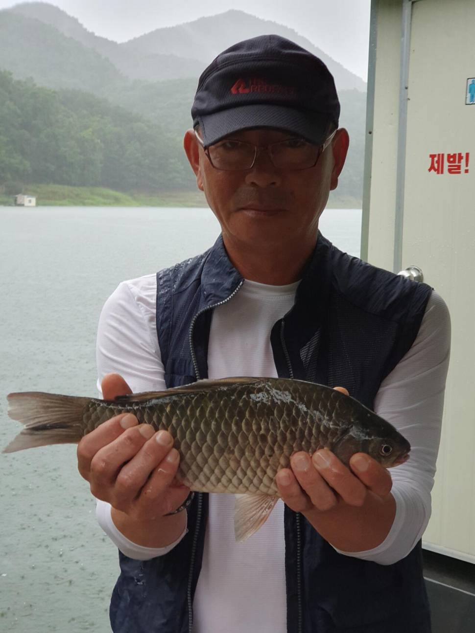 실리곡낚시터 허리급 조황입니다 (조황조행기 - 충주호조황속보)