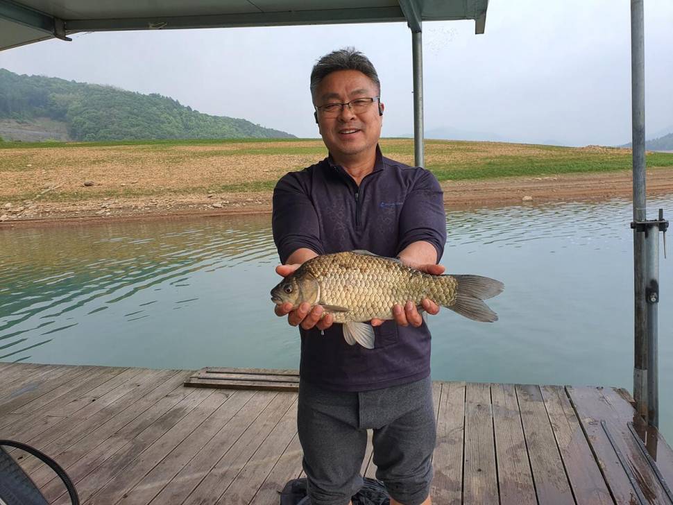 대물과 함께 하는곳 용곡 김기호 낙시터 사짜 조황입니다 (조황조행기 - 충주호조황속보)