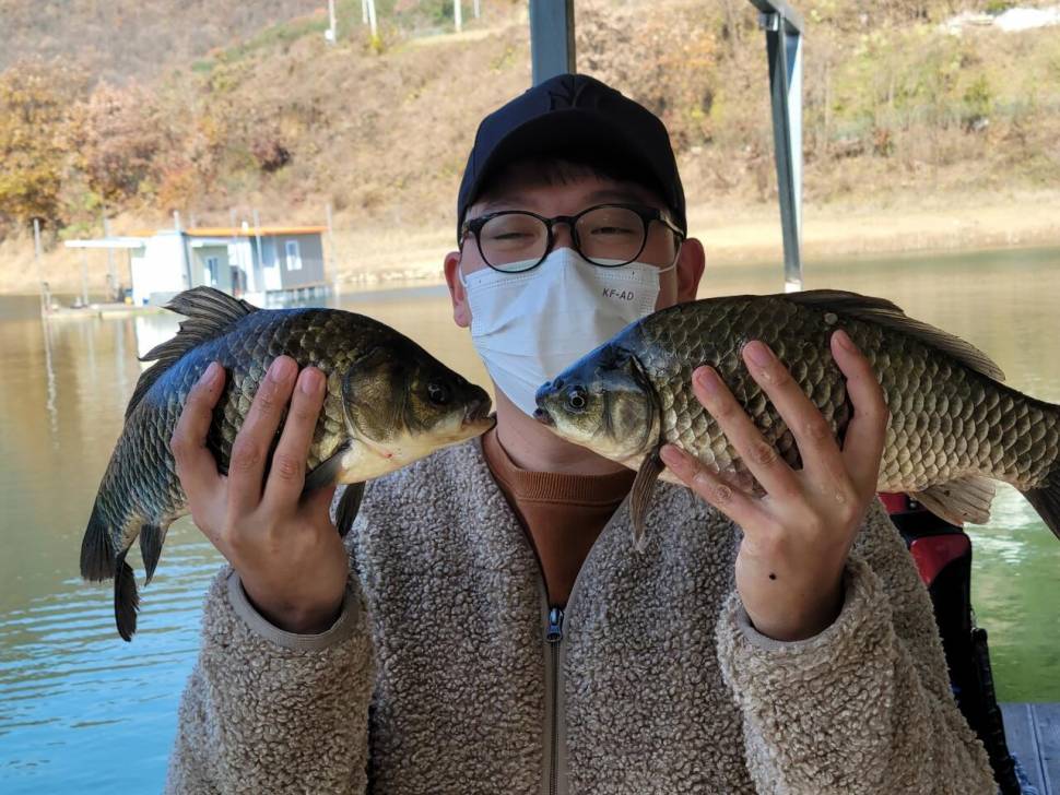 실리곡낚시터 허리급 조황입니다 (조황조행기 - 충주호조황속보)