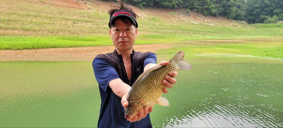 청풍신리낚시터 44cm4짜외 허리급입니다 (조황조행기 - 충주호조황속보)