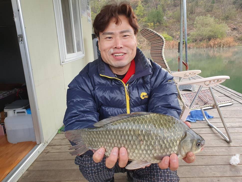 실리곡낚시터 허리급 조황입니다 (조황조행기 - 충주호조황속보)