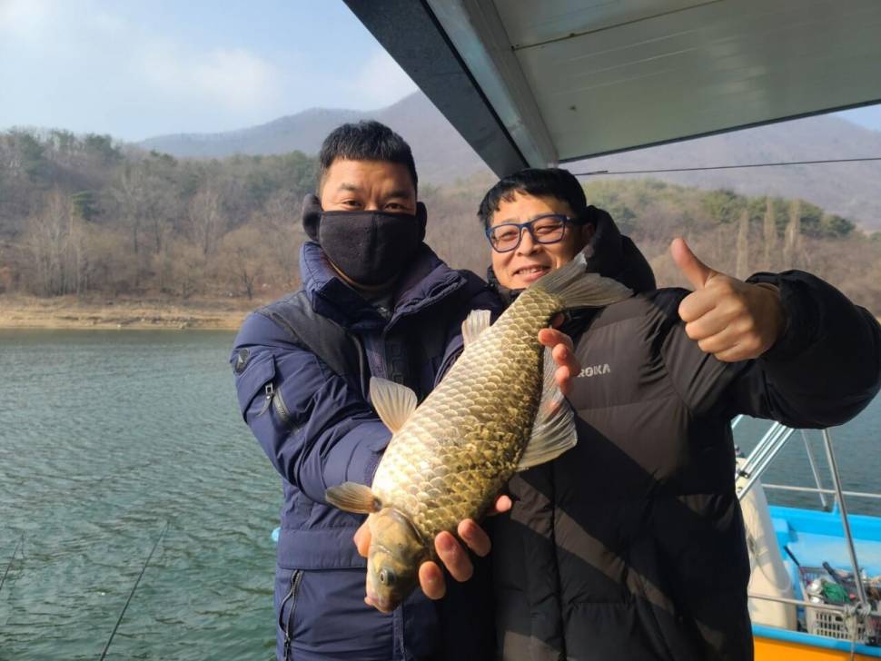 솔낚시터 사짜 허리급 조황소식입니다 (조황조행기 - 충주호조황속보)