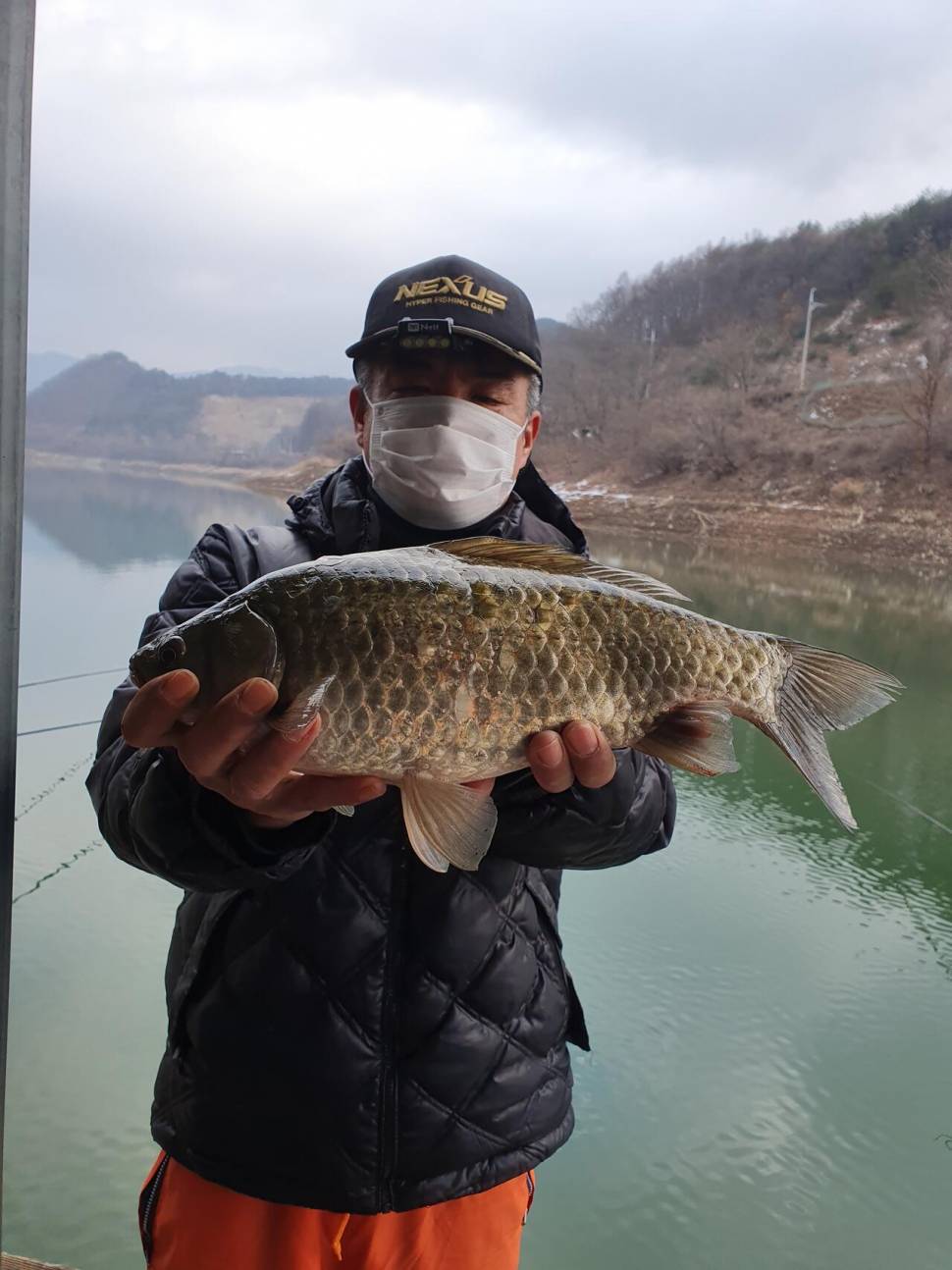 실리곡낚시터 44cm 대물 조황입니다 (조황조행기 - 충주호조황속보)