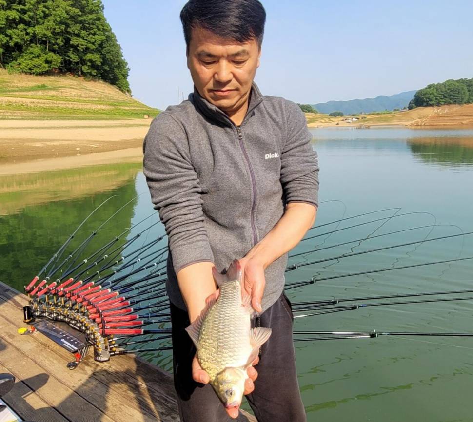 청풍신리낚시터 허리급조황입니다 (조황조행기 - 충주호조황속보)
