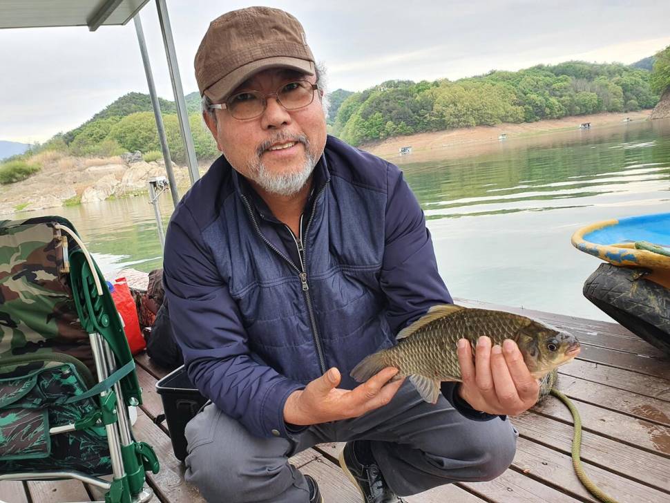 청풍신리낚시터 4짜허리급 6수 조황입니다 (조황조행기 - 충주호조황속보)